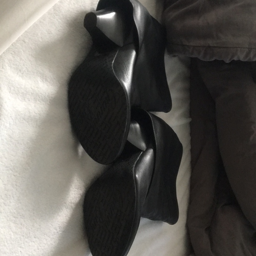 Boots - Picture 3 of 3
